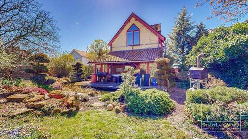 Japanisch angelegter Garten mit Blick aufs Haus - 1 Zimmer Einfamilienhaus zum Kaufen in Höheinöd