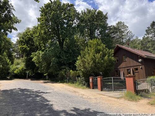 Lage des Hauses am Waldrand und am Ende einer Saclgasse - 5 Zimmer Einfamilienhaus zum Kaufen in Woltersdorf