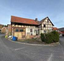 Kleines Fachwerkhaus mit angebauter kleiner Scheune - Homberg Steindorf