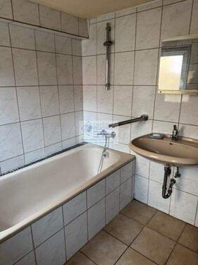 IMG_4452 Bad mit Waschbecken - 