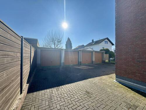 Stellplätze & Garagen - 