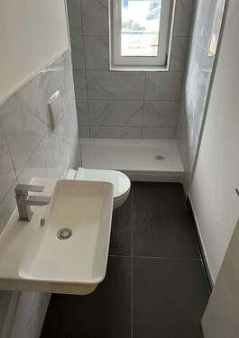 Beispielfoto - Bad mit Dusche - 2 Zimmer Etagenwohnung zur Miete in Südheide - Unterlüß