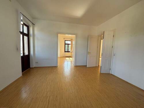 Wohnzimmer (Beispielfoto) - Etagenwohnung mit 103,80 m&sup2; in Radebeul zur Miete