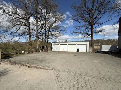 Garagen und Stellplätze - 