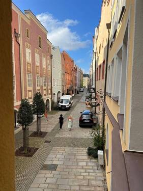 Zimmer 1 (Ausblick) - Etagenwohnung mit 310,00 m&sup2; in Burghausen zum Kaufen