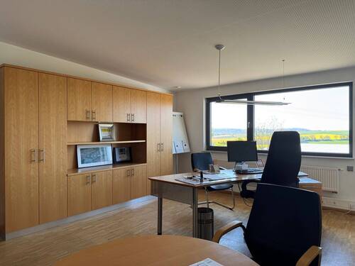 Büro 1 - 