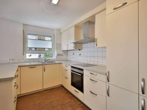 Geräumige, helle Küche - 4 Zimmer Etagenwohnung in Böblingen