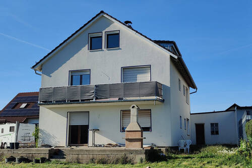 Hinter dem Haus.jpg - 8 Zimmer Mehrfamilienhaus, Wohnhaus in Geldersheim