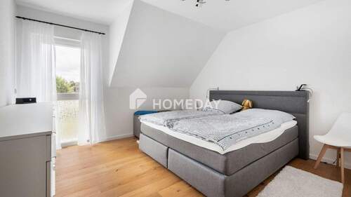 1. OG Schlafzimmer 1 - 