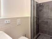 Gäste-WC mit Dusche - 