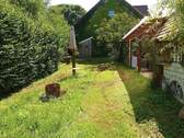 großer Garten mit Haus - 