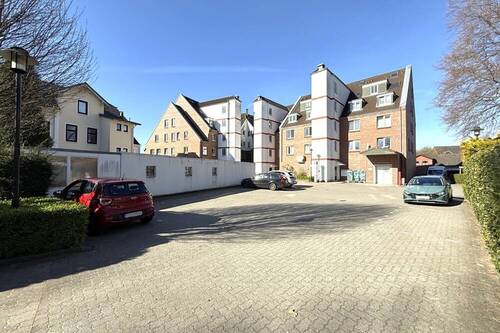 Rückseite / Parkplatz - 