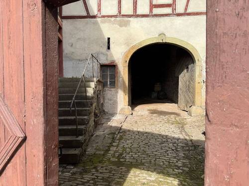 Innenhof - 7 Zimmer Einfamilienhaus in Frickenhausen am Main