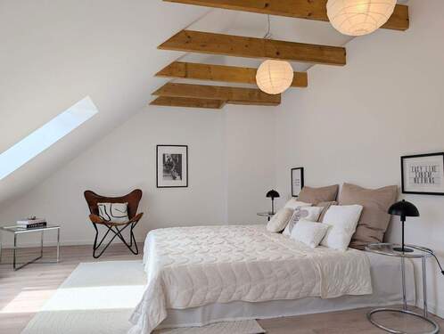 Schlafzimmer (Ansicht 1) - Provisionsfrei: Saniertes, großzügiges Reihenhaus