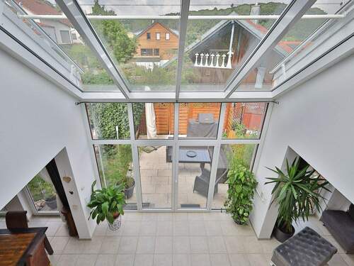 Deckenhohe Verglasung im Wohnbereich - 