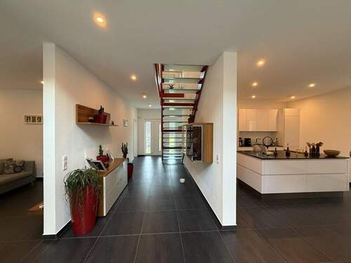 Flur - 6 Zimmer Einfamilienhaus zum Kaufen in Biberach