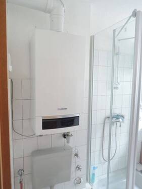 Neuwertige Gastherme im Bad - 