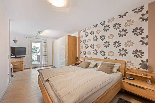 Bild 2 - 8 Zimmer Mehrfamilienhaus, Wohnhaus zum Kaufen in Eppingen