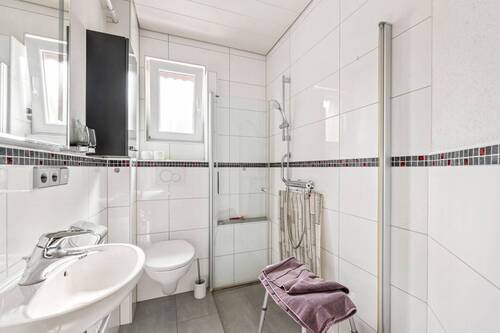 Bild 3 - 8 Zimmer Mehrfamilienhaus, Wohnhaus in Eppingen