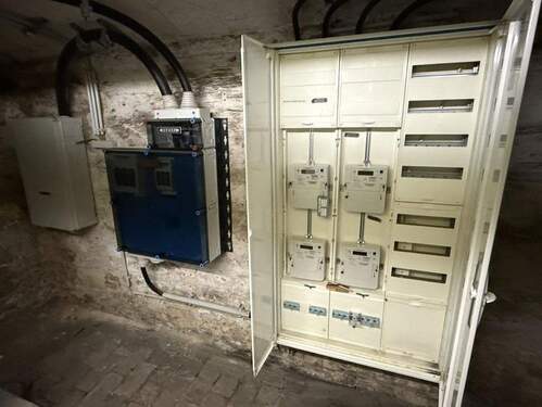 Elektro-Anschluss 2 - 