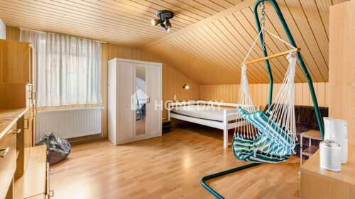 1. OG Schlafzimmer 1 - 