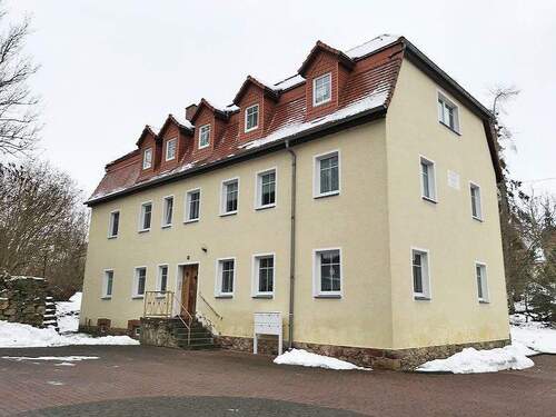 Hausansicht - kleine Dachgeschosswohnung in sehr erholsamer Lage