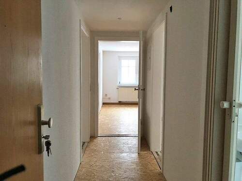 Flur - 3 Zimmer Etagenwohnung zur Miete in Mügeln
