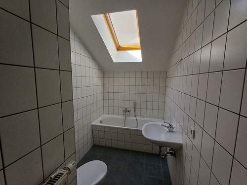 Badezimmer - Etagenwohnung mit 58,00 m&sup2; in Merseburg zur Miete