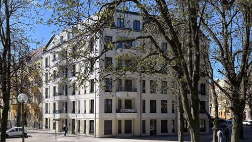 Hausansicht - 4 Zimmer Etagenwohnung in Berlin