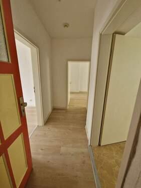 Flur - 3 Zimmer Etagenwohnung zur Miete in Magdeburg