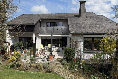 Garten_1 - Ihr Wunschtraum, wir haben Ihn! Ehemaliges Ärztehaus mit Pool und weiteren Überraschungen.