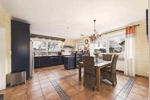 CAM03586G0-PR0076-STILL007 - 