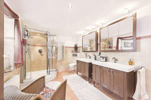 CAM03586G0-PR0076-STILL024 - 