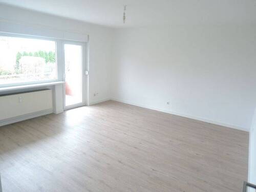 Wohnzimmer mit Ausgang Balkon - 