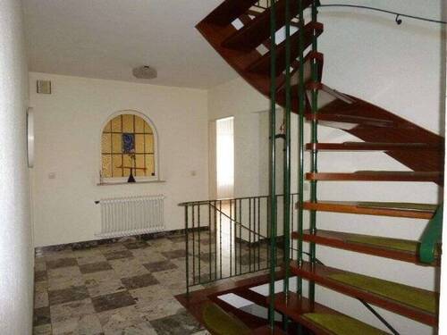 Diele EG - Büro mit 70,00 m&sup2; in Friedrichsdorf zur Miete