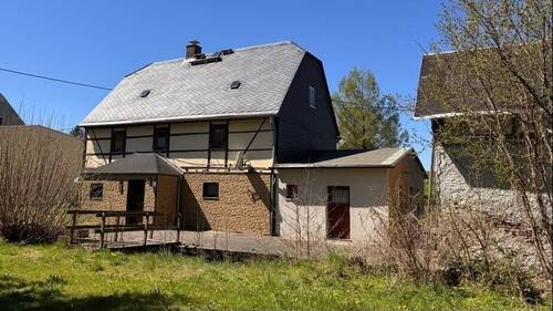 Blick zum Haus - 5 Zimmer Einfamilienhaus zum Kaufen in Frankenberg