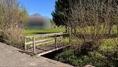 Brücke über den kleinen Bach zum Grundstück - 