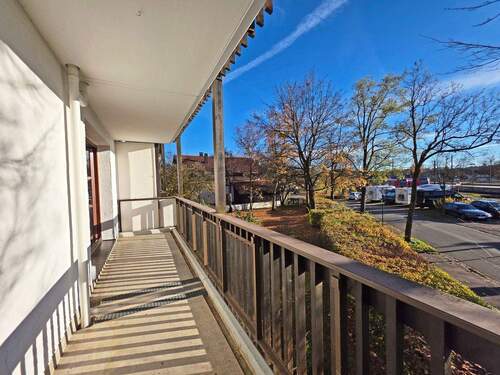 Sonniger Balkon mit Ausblick - 2 Zimmer Etagenwohnung zur Miete in Deisenhofen