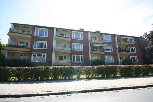 Straßenansicht des Mehrfamilienhauses - 