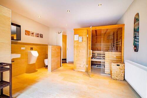 Wellnessbadezimmer mit Sauna - 