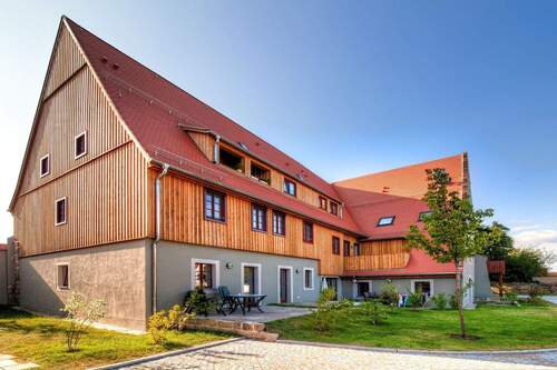 Titelbild - +++ Kernsanierte 2-Raumwohnung mit Einbauküche in historischem Dreiseitenhof in Cossebaude +++