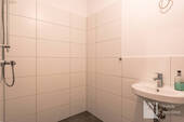 Separates WC mit Dusche - Etagenwohnung mit 122,00 m² in Neetze zur Miete