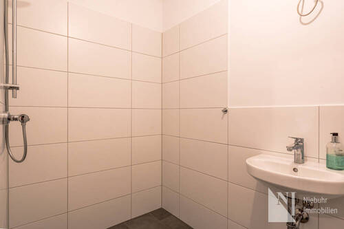 Separates WC mit Dusche - Etagenwohnung mit 122,00 m² in Neetze zur Miete