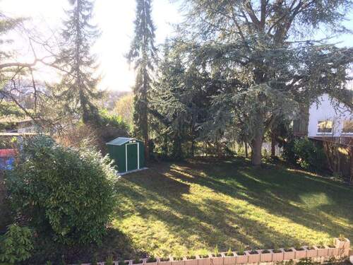 Blick in den Garten - 3 Zimmer Etagenwohnung zur Miete in Saarbrücken-Dudweiler