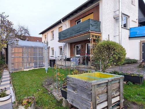 Blick auf den Balkon und Garten - 1 Zimmer Einfamilienhaus in Stadtallendorf