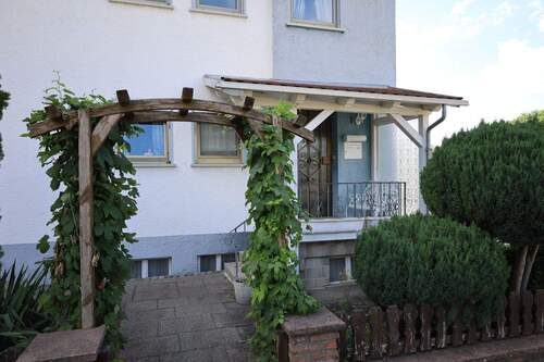 Eingang - 7 Zimmer Mehrfamilienhaus, Wohnhaus zum Kaufen in Albstadt