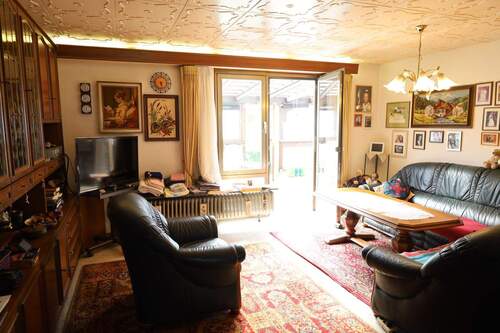 Wohnzimmer - 7 Zimmer Mehrfamilienhaus, Wohnhaus in Albstadt