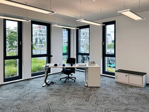 Kleinen Büro1.jpg - Voll ausgestatteter privater Büroraum für Sie und Ihr Team in HQ HangarOne