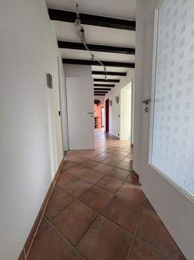 Flur, Blick v. Wohnungseingang - 