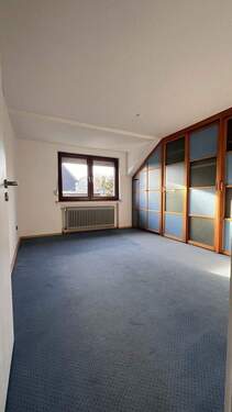 Schlafzimmer mit Einbauschrank - 